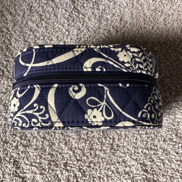 Vera Bradley Travel Jewelry Case . - Picture 2 of 9